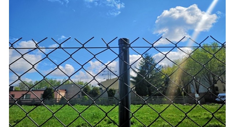 Siatka ogrodzeniowa 2 m: zastosowania, ceny, zalety