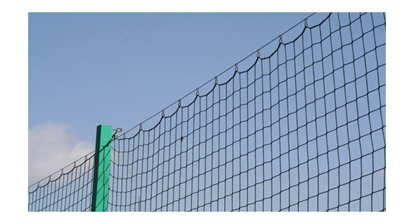 Siatka ochronna na boisko