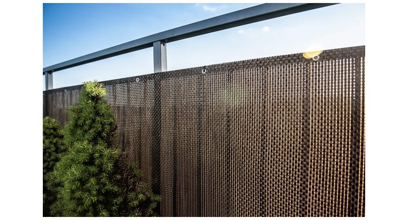 Mata ogrodzeniowa PCV – jakie są jej zalety, rodzaje i ceny?