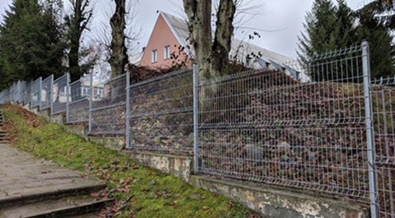 ogrodzenie-panelowe-na-skarpie