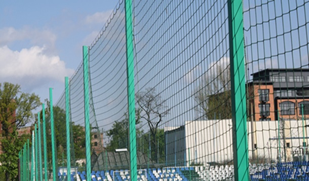 siatka-ochronna-na-boisko