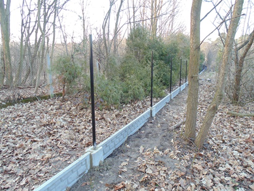 słupek-okrągły-czarny-2,5m